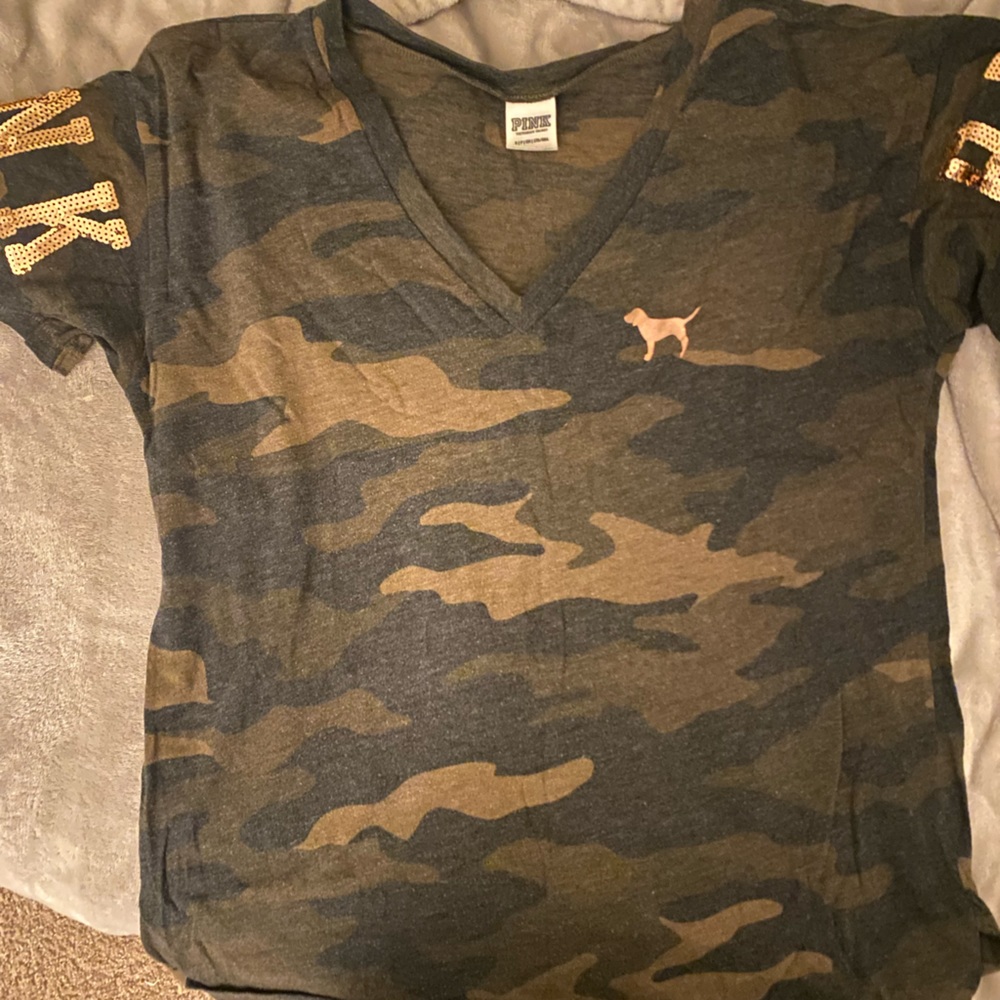 Everyday casual shirt. Army green.